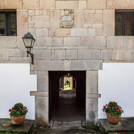 Palacio Del Cardenal Cienfuegos Aguera (Belmonte de Miranda, Asturias)