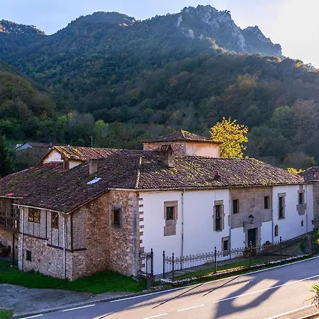 Casa de Campo Palacio Del Cardenal Cienfuegos Aguera (Belmonte de Miranda, Asturias)