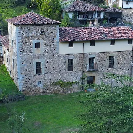 Palacio Del Cardenal Cienfuegos Aguera (Belmonte de Miranda, Asturias)
