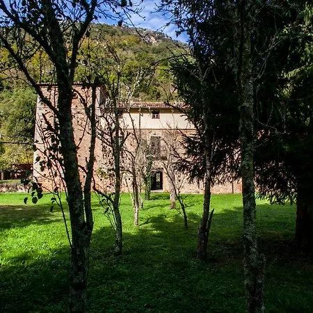 Palacio Del Cardenal Cienfuegos Aguera (Belmonte de Miranda, Asturias)