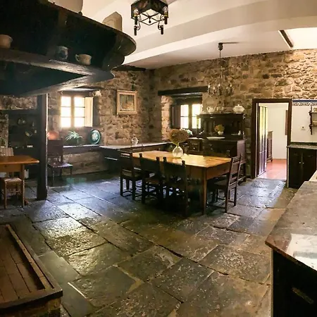 Palacio Del Cardenal Cienfuegos Casa de Campo Aguera (Belmonte de Miranda, Asturias)